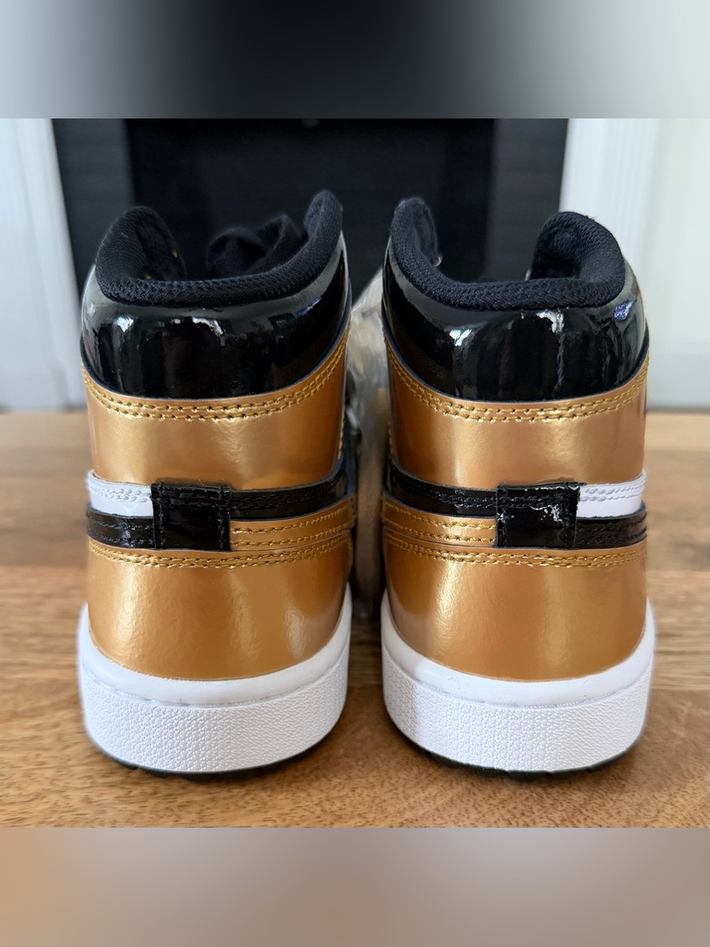 Air Jordan 1 High Golf “Gold Toe” - Size 6 - (DQ0660-002) - Picture 4 of 5